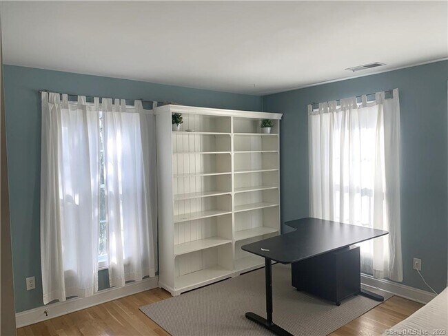 Building Photo - 22 Alcott Way