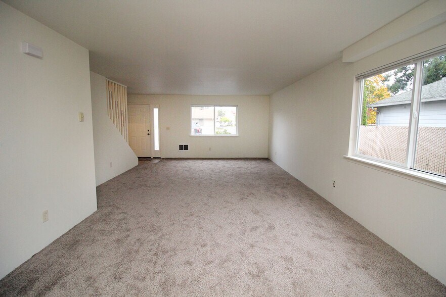 Building Photo - 2658-2658 SE 125th Ave