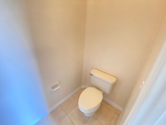 Building Photo - Amazing Solivita 2B/2B, open kitchen to fa...