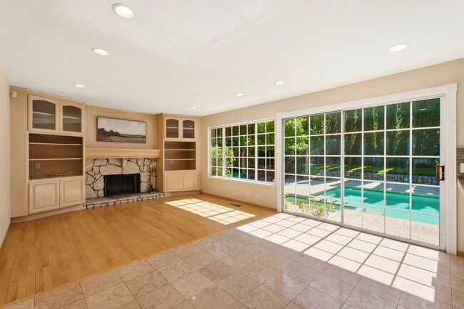 Building Photo - 7175 Cahen Dr