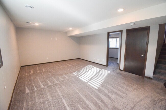 Building Photo - Remodeled 4-Bedroom Home for Rent with Garage & Deck