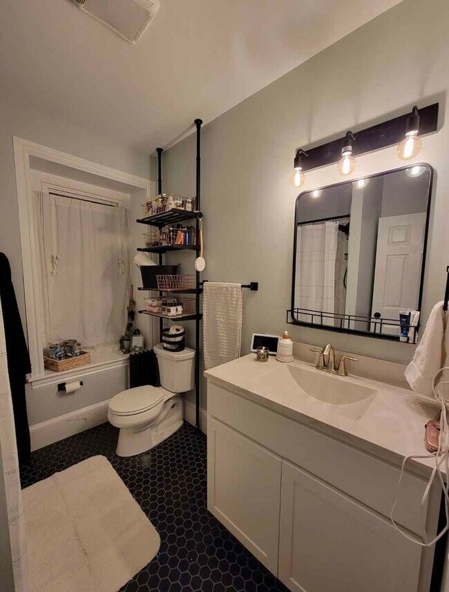 Building Photo - 504 Arch St