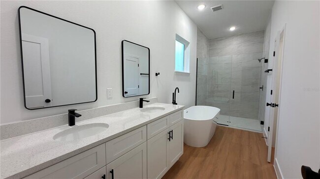 Building Photo - 7250 N Freeport Cir