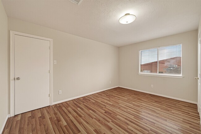 Building Photo - 3206 Shadowfern Ct