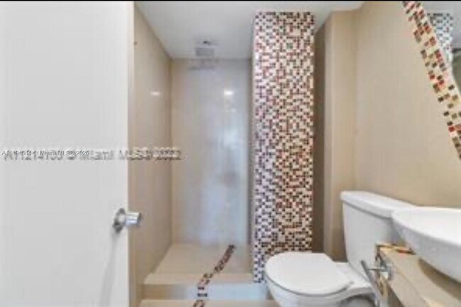 Building Photo - 1351 NE Miami Gardens Dr