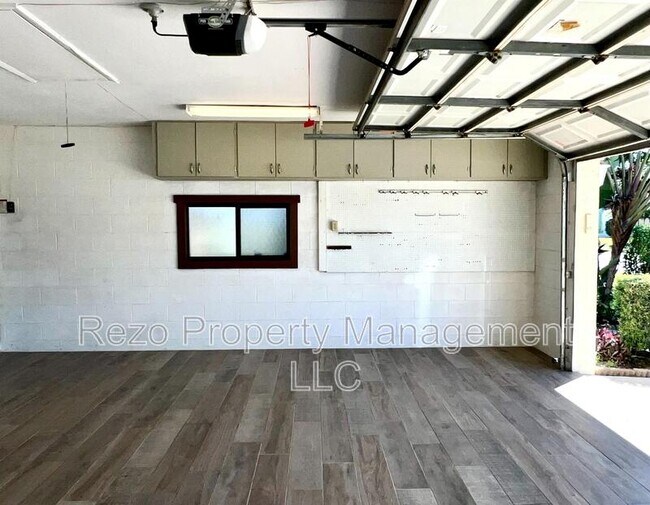 Building Photo - 5005 Lindsay Ct