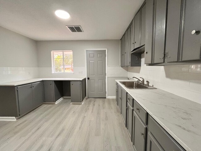 Primary Photo - 962 Hanover Dr