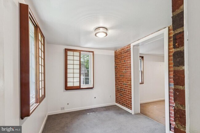 Building Photo - 1610 N Greenbrier St