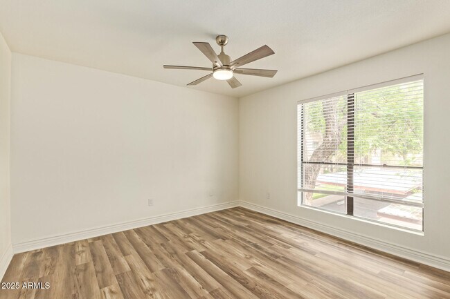 Building Photo - 3131 W Cochise Dr
