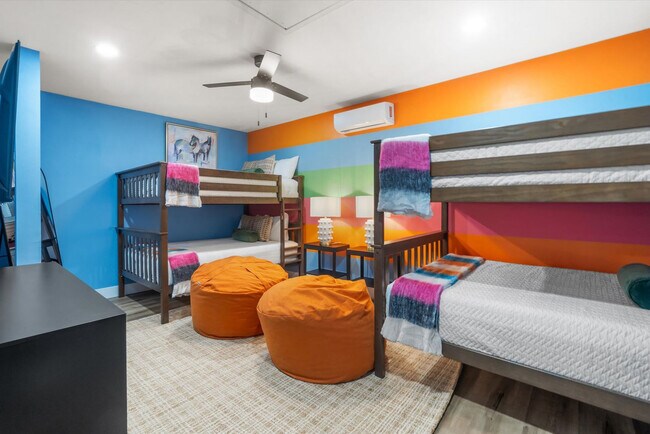 Building Photo - 7804 W Pershing Ave