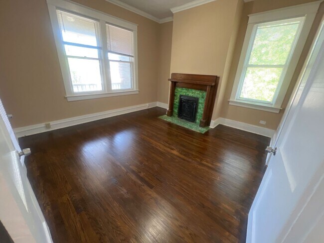 Building Photo - 1860/1862 Court Avenue