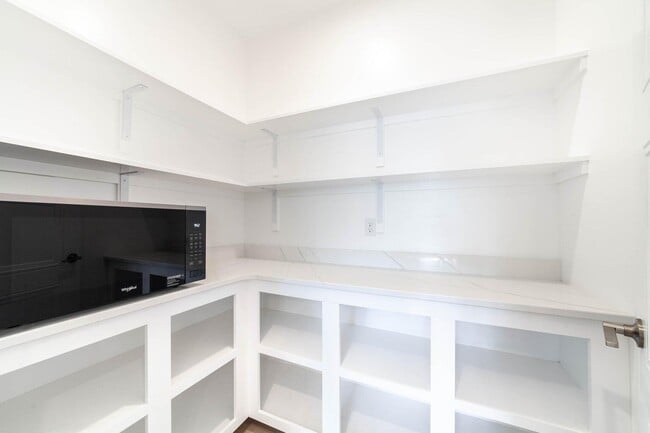 Building Photo - 808 Napa Dr