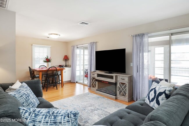 Building Photo - 41 Longpoint Dr