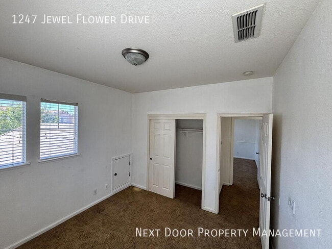 Building Photo - 1247 Jewel Flower Dr