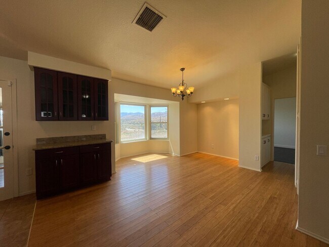 Building Photo - Palmdale 3 Bedroom + 2 Bathroom