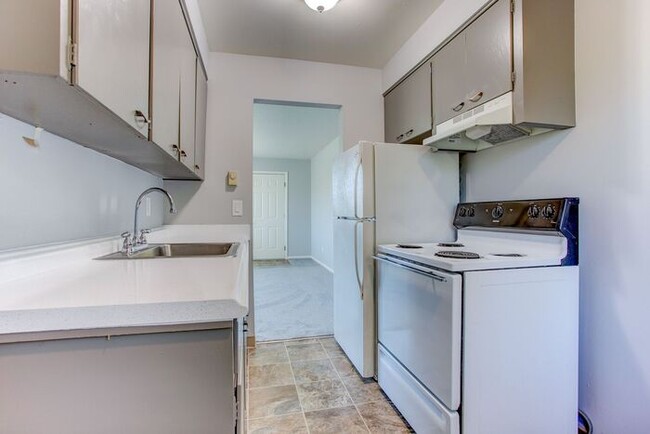 Building Photo - 2bed/1bath Available NOW! SPRING SPECIAL 1...