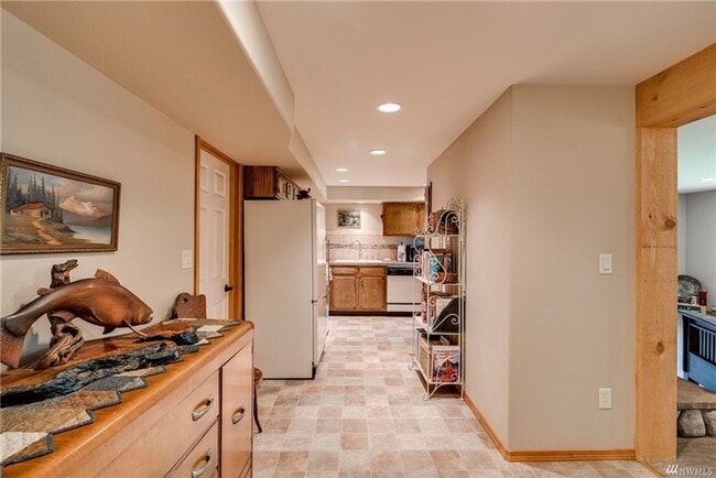 Building Photo - Amazing Views & Amazing 4 Bedroom/3 Bath H...