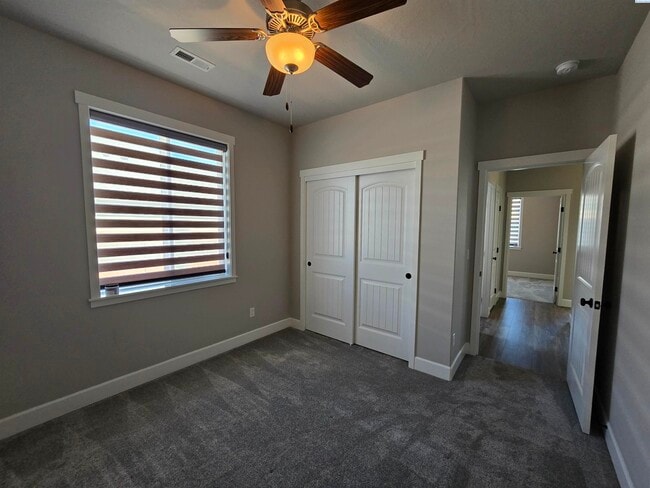 Building Photo - Short Term Rental Rental in Kennewick w/Lawn Care