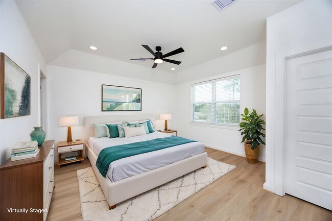 Building Photo - 1943 Longmire Villas Ct