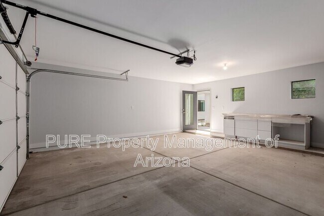 Building Photo - 4501 E Campbell Ave