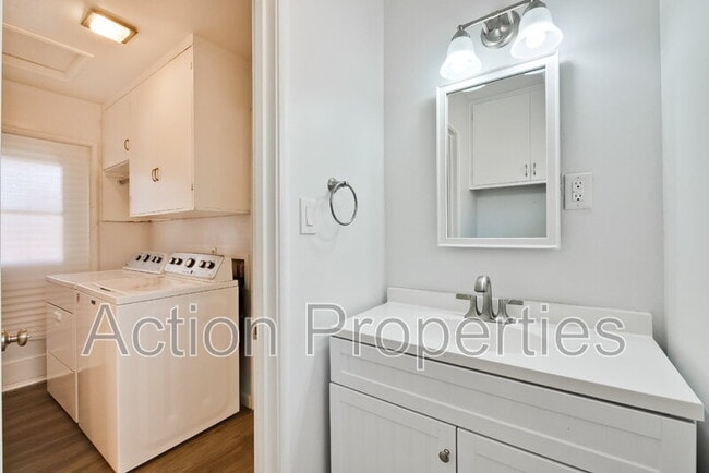 Building Photo - 1034 Tulane Dr