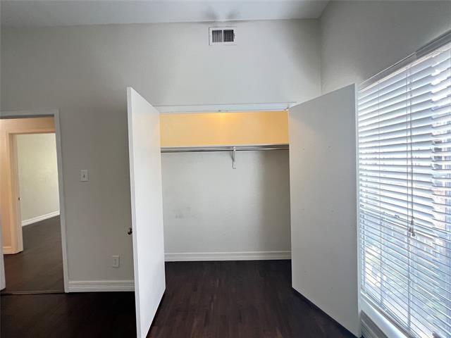 Building Photo - 10432 High Hollows Dr
