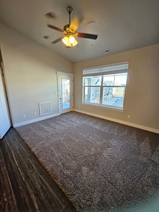 Building Photo - Gillespie