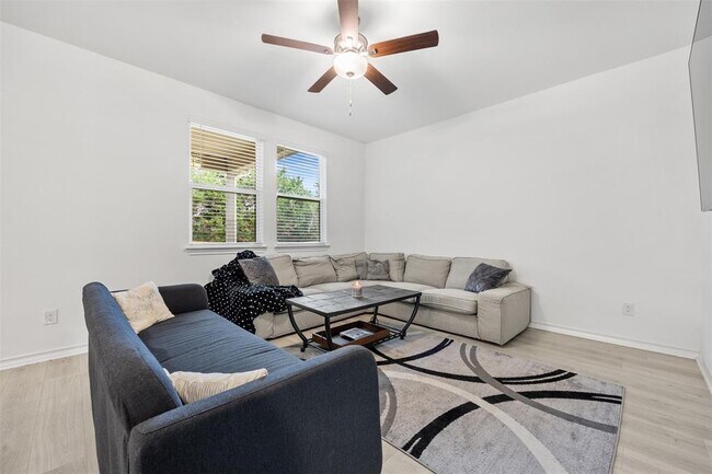Building Photo - 301 Quarry Rock Cove