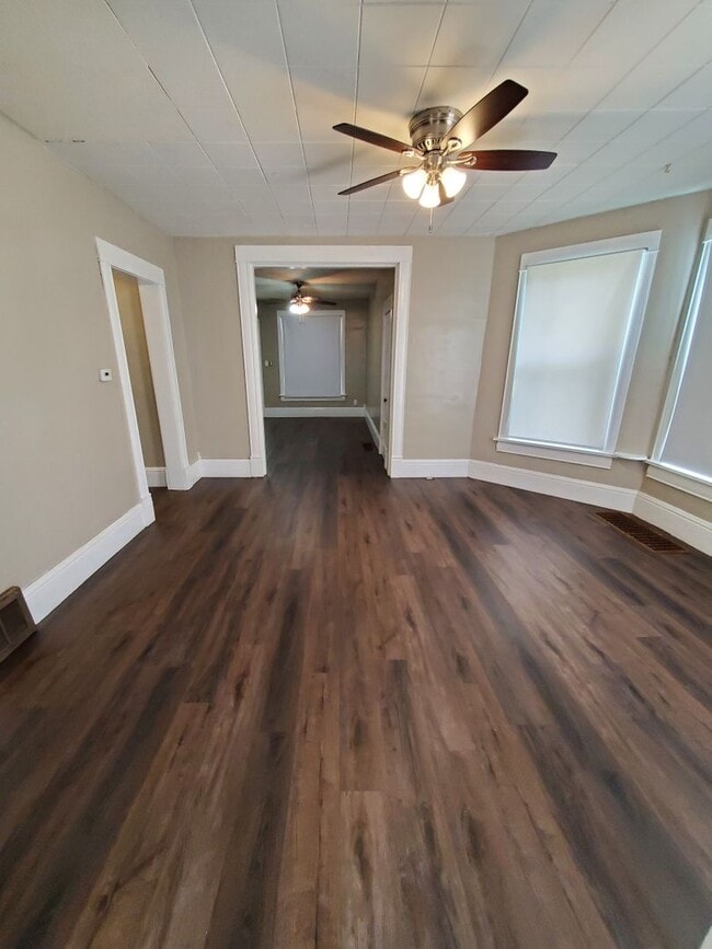 Building Photo - Remodeled 2 Bd with huge kitchen, dining room and living room