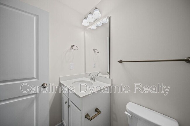 Building Photo - 916 S Battleground Ave