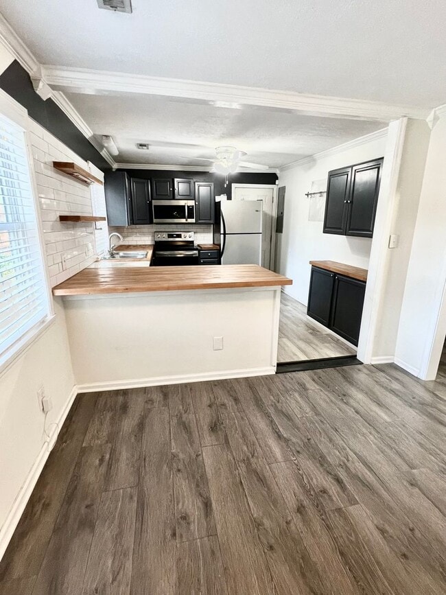 Building Photo - Cute and Cozy 2 bd/1 bath Home in Madison!