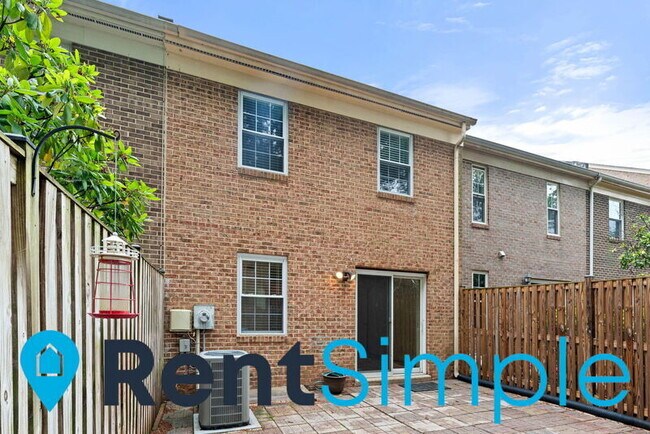 Building Photo - 9879 Lakepointe Dr
