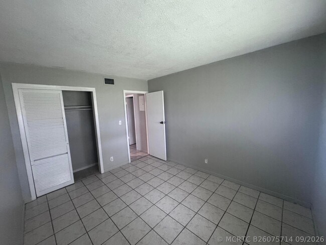 Building Photo - 1321 NW 43rd Ave
