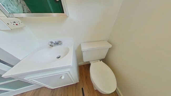 Building Photo - 1 Bedroom Apartment ~ Close to Campus