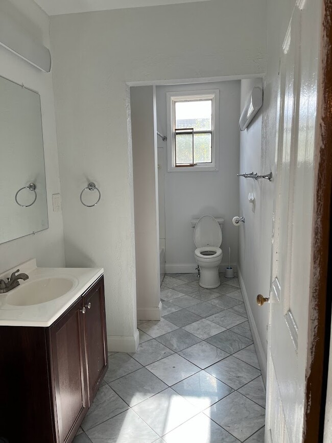 Second floor bathroom (tub and shower) - 2004 Sarah St