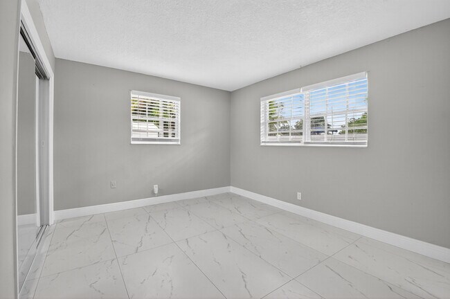 Building Photo - 601 SW 5th Ave