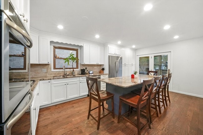 Building Photo - 5238 Pratt Ave