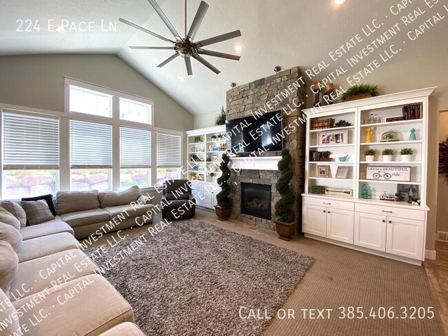 Building Photo - 224 E Pace Ln