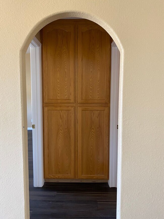 Building Photo - COUNTRY PLACE II U3 - Bluebird Avenue