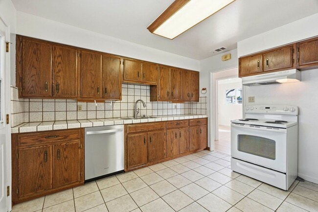 Building Photo - Cherry Chase Home