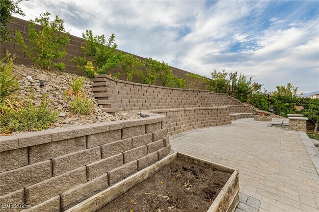 Building Photo - 4631 Amazing View St