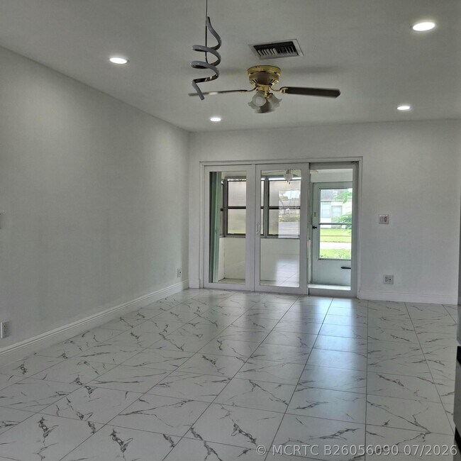 Building Photo - 2739 Emory Dr W