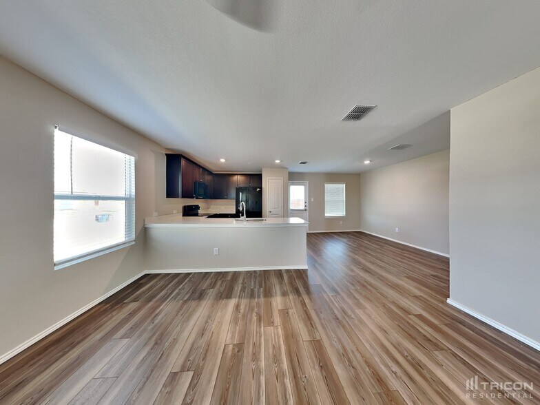 Building Photo - 505 Autumnwood Way