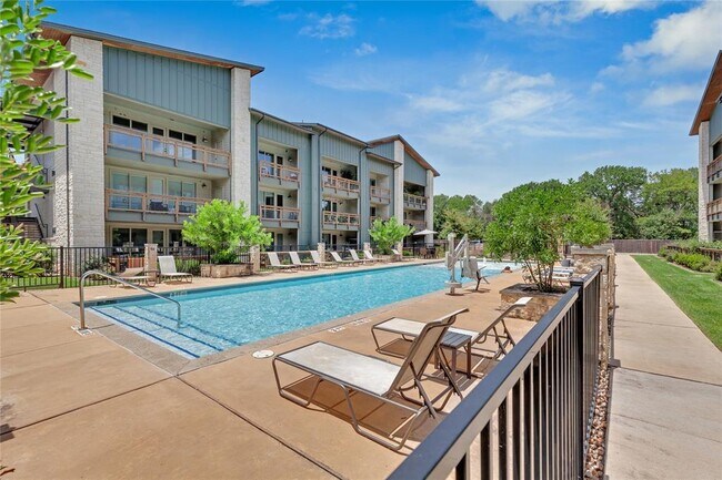 Building Photo - 4704 Sunset Trail