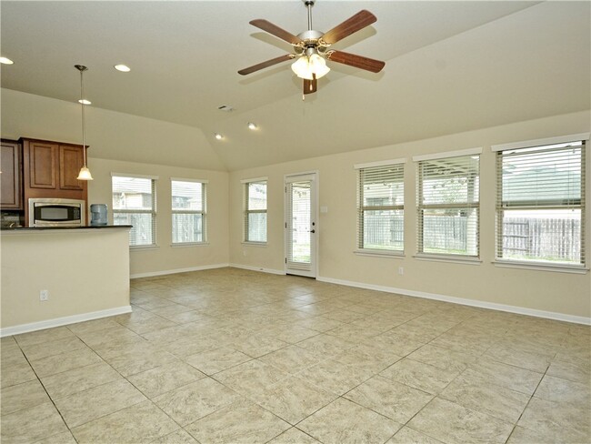 Building Photo - Excellent one story home available in Falc...