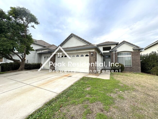 Primary Photo - Updated 4bd/2ba Vintage Park Home with 3 C...