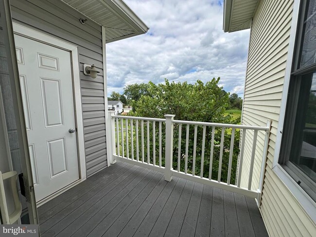Building Photo - 6163 Willow Pl