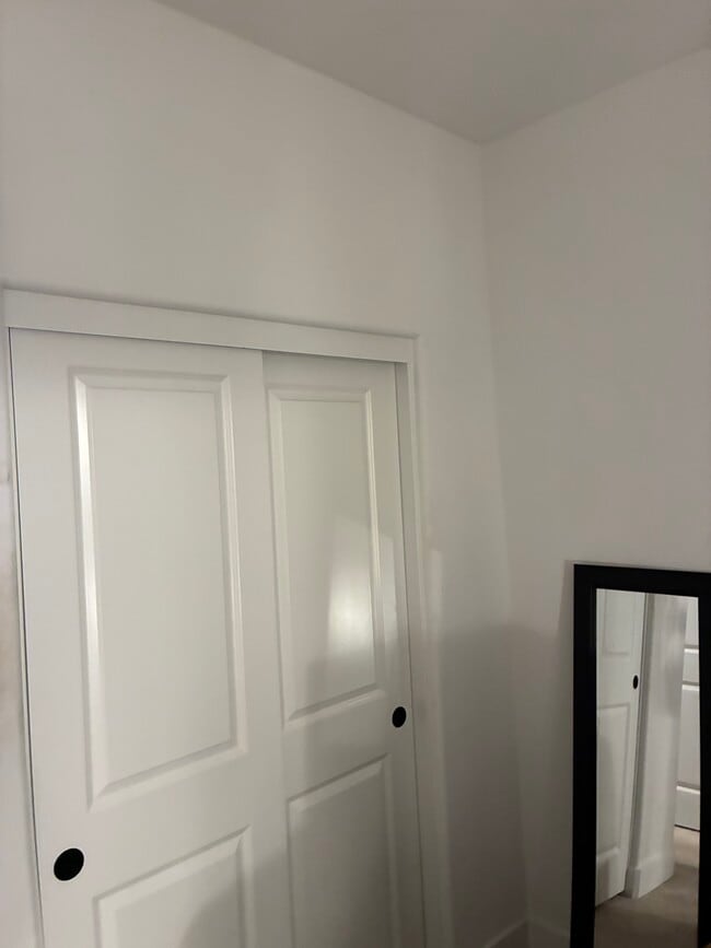 Building Photo - 84098 Caviano Dr
