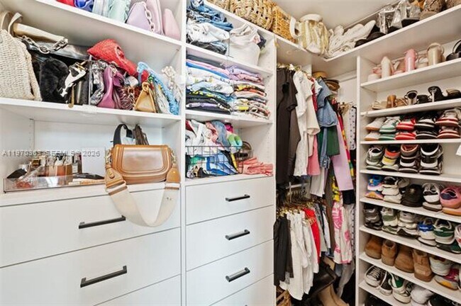 Building Photo - 601 NE 27th St