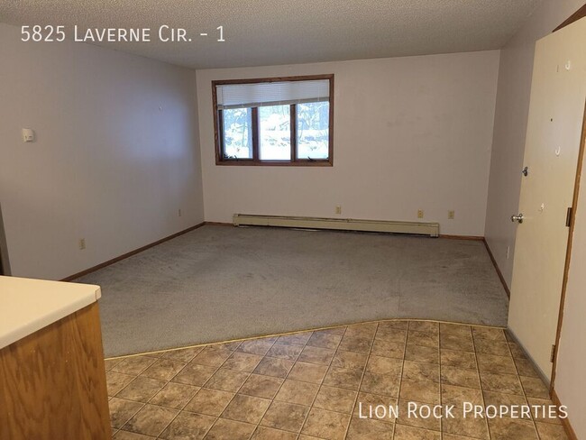 Building Photo - 5825 Laverne Cir N